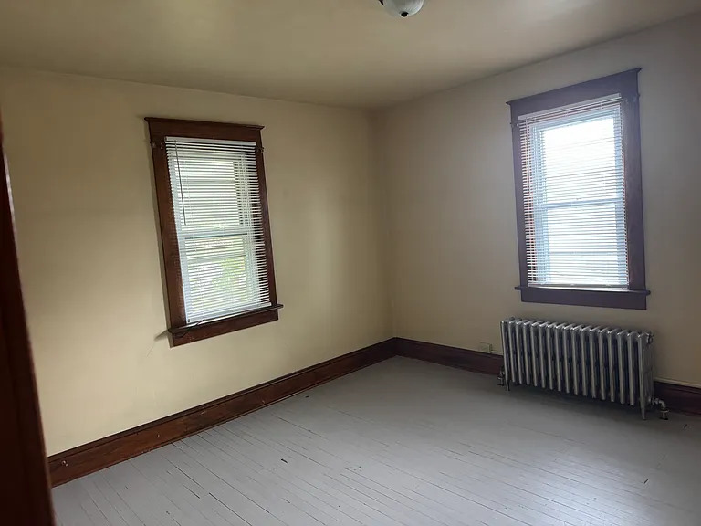 637 Montclair Ave — Photo 4