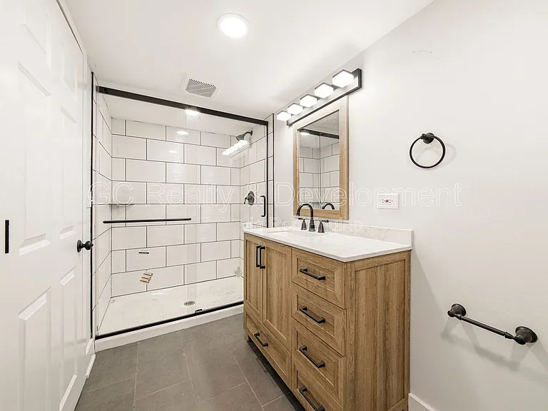 106 Hawthorne Dr — Photo 17