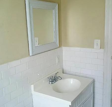 5th image of 2102 4th Ave #A