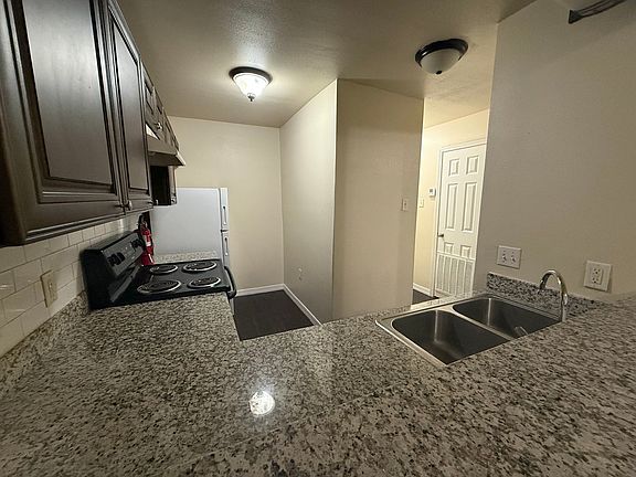 4th image of 1336 Jade Ave #B