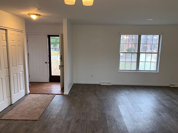 5th image of 2717 Pineview Dr