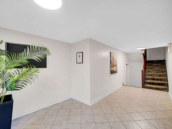2nd image of 2809 W Washington Blvd #300