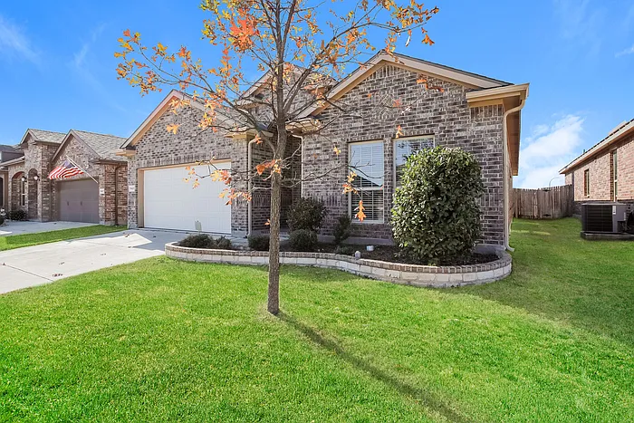 3 bed, 2.0 bath, 1844 sqft, $2,275 — Photo 3