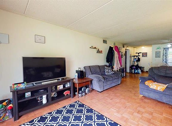 4th image of 413 Canberra Dr