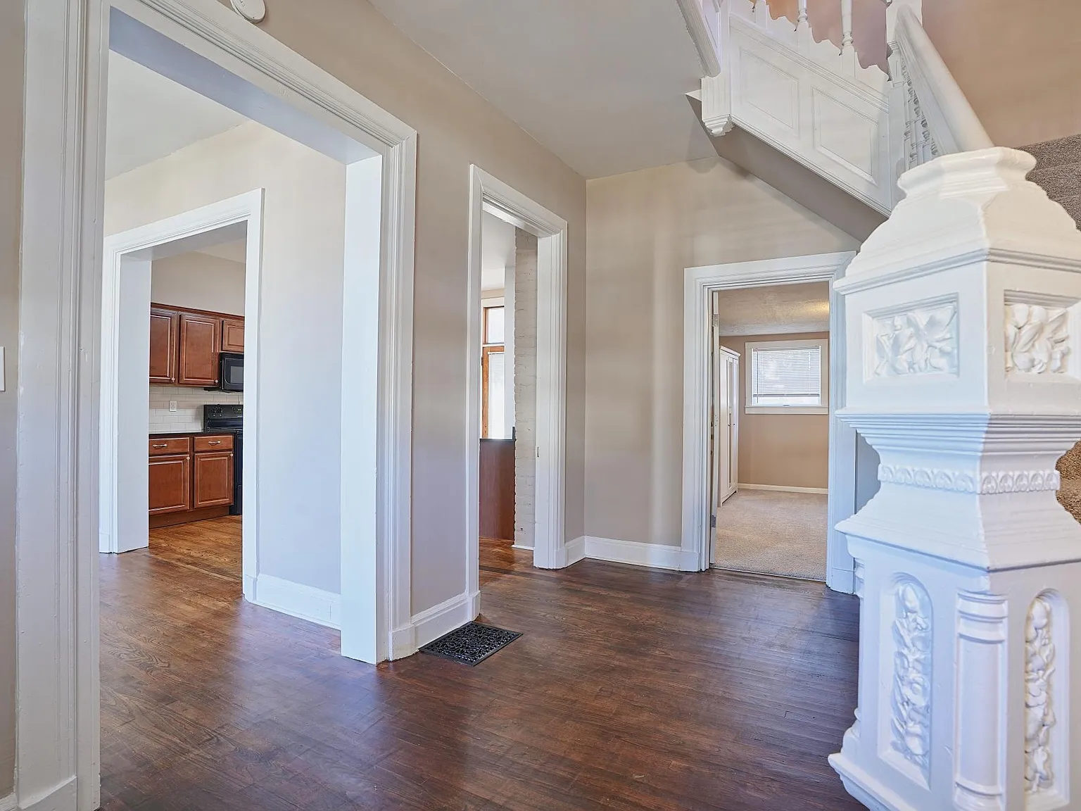 1907 Mentor Ave — Photo 2
