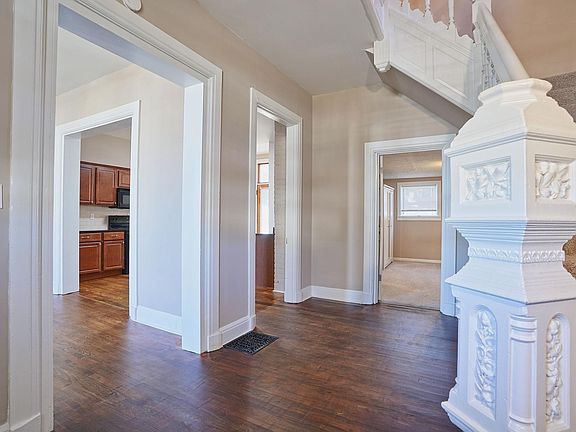 2nd image of 1907 Mentor Ave