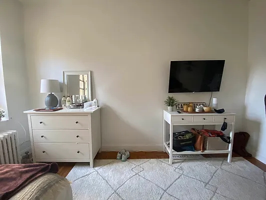 Rented by Urban Real Estate Property Group Inc | media 14