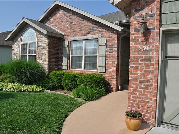 3rd image of 969 S Pinewood Ln