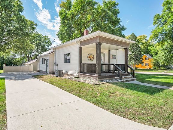 2nd image of 809 15th St