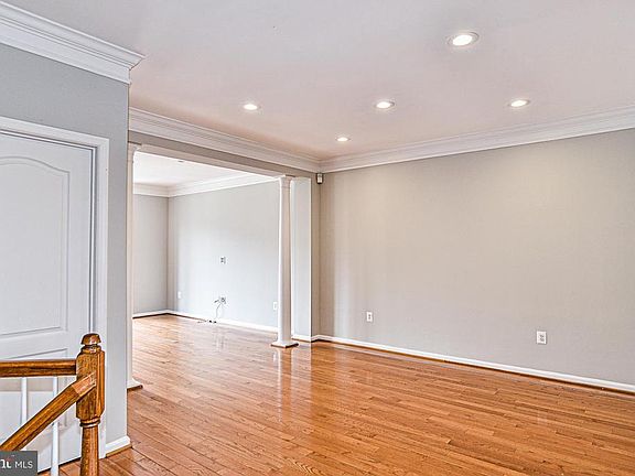 5th image of 4495 Monmouth St