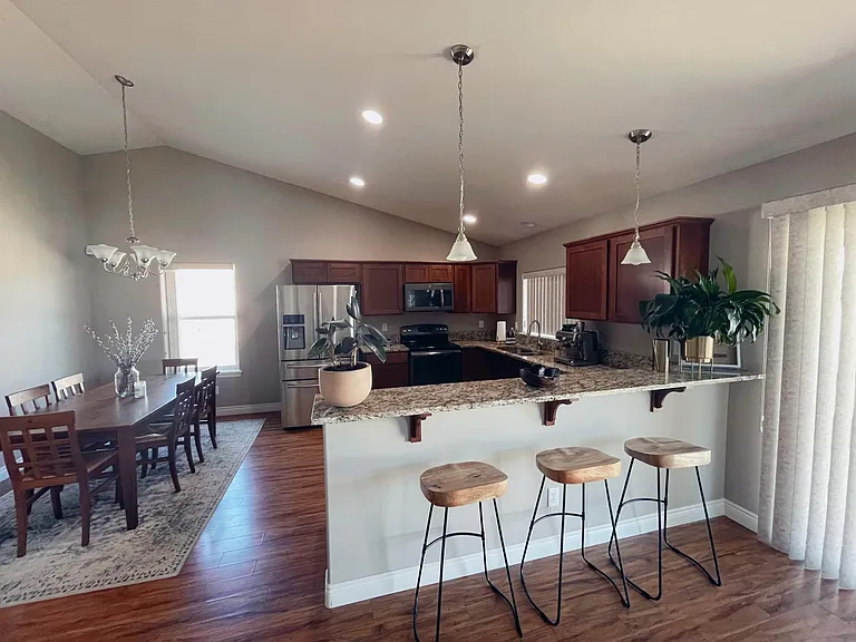 5909 Crestfields Rd — Photo 4