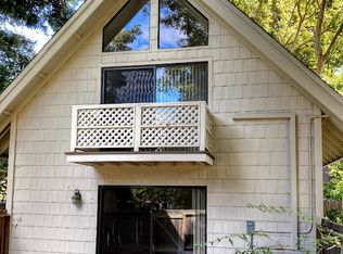 2534 W Middlefield Rd, Mountain View, CA 94043