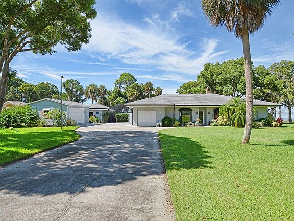 2nd image of 1902 Lake Eustis Dr
