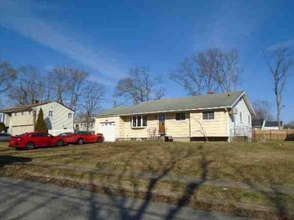 3rd image of 7 Wilcox Ln