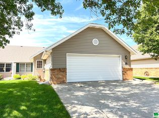 708 2nd St SE APT 103, Orange City, IA 51041