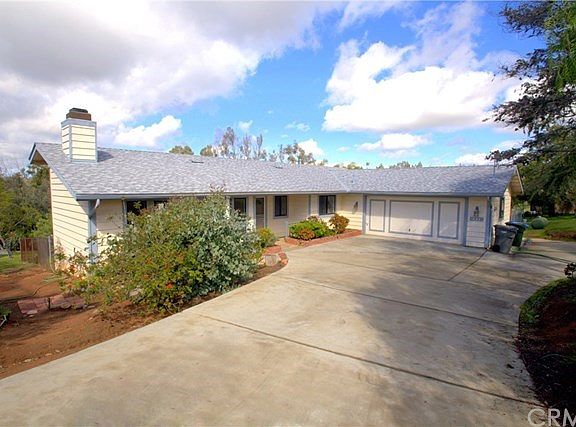 Ample parking on concrete driveway