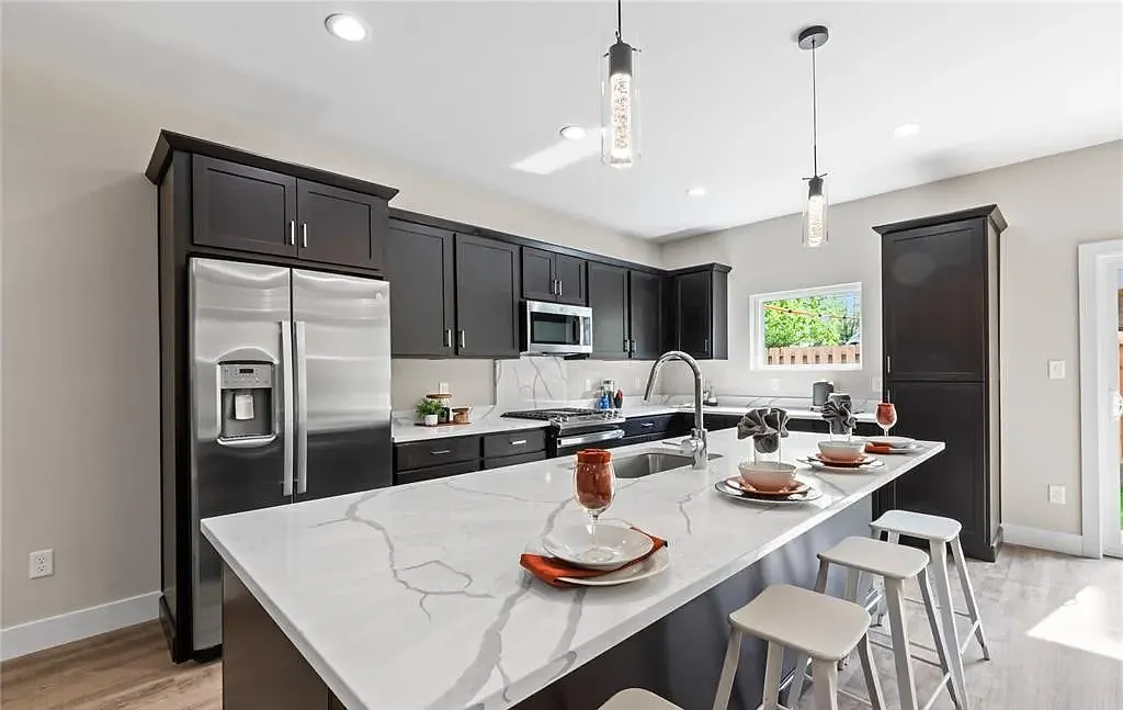 3 bed, 2.5 bath, 2060 sqft, $3,500 — Photo 4