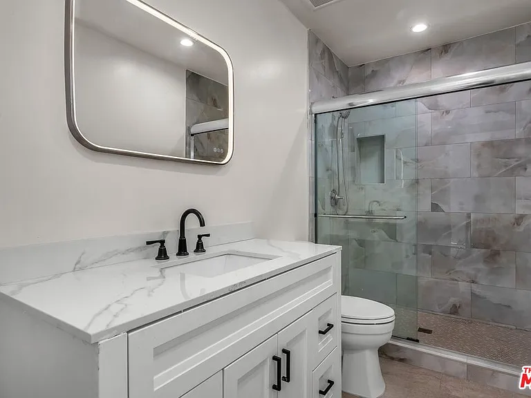 303 Culver Blvd — Photo 16