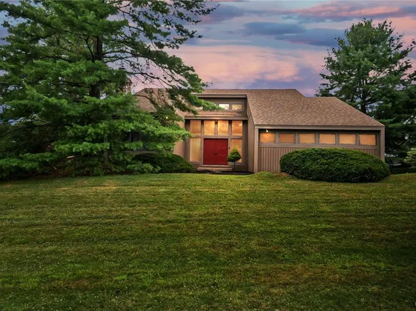 3702 Vale View Dr S, Allentown, PA 18103