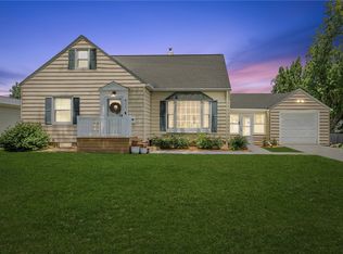 412 37th St NE, Cedar Rapids, IA 52402