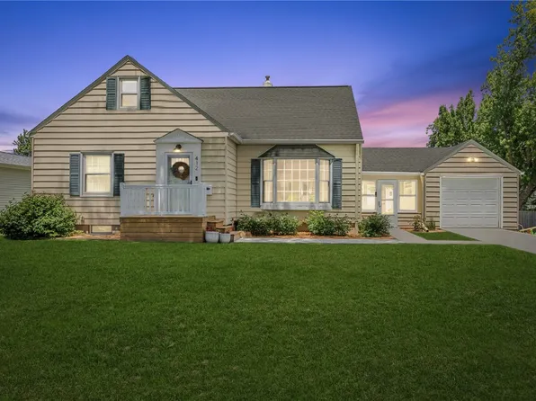 412 37th St NE, Cedar Rapids, IA 52402