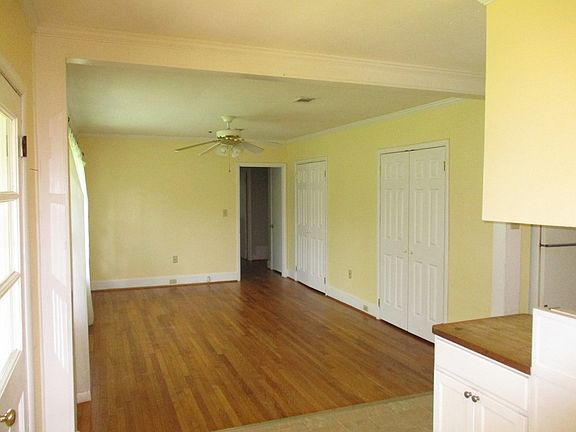 3rd image of 307 Patton Dr