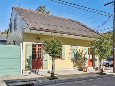 2734 Burgundy St, New Orleans, LA, 70117