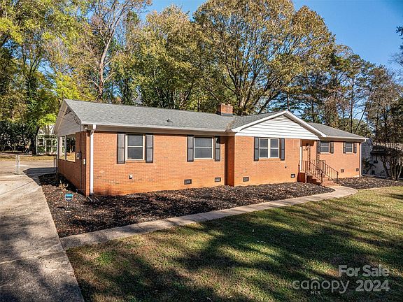 4th image of 6251 Deliah Ln