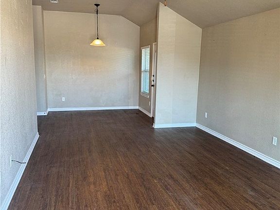 3rd image of 601 Sladecek Dr