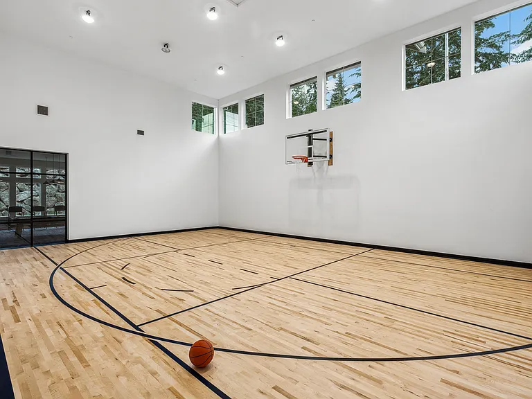 Indoor Basketball / Pickleball Court