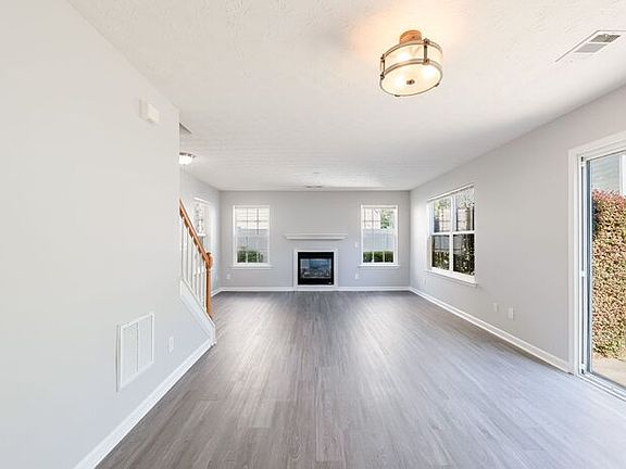 5th image of 641 W Oaks Dr