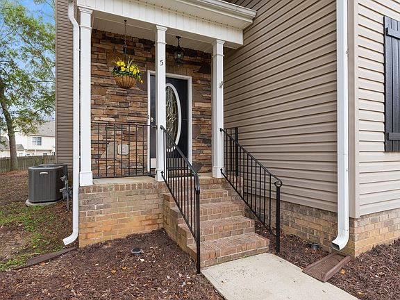 3rd image of 5 Manorwood Ct