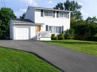 302 Stillwell Cir, East Syracuse, NY 13057