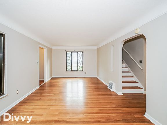 3rd image of 364 E 266th St