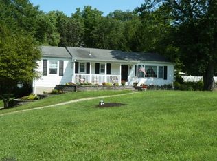 24 Post Pl, Newfoundland, NJ 07435