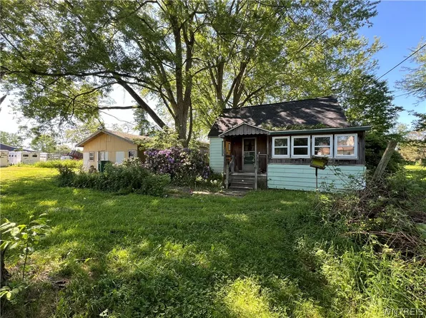 12694 Creek Rd, Sardinia, NY 14134