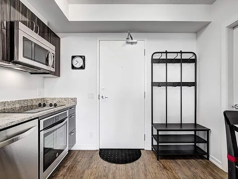 450 8th Ave SE #1505 — Photo 3