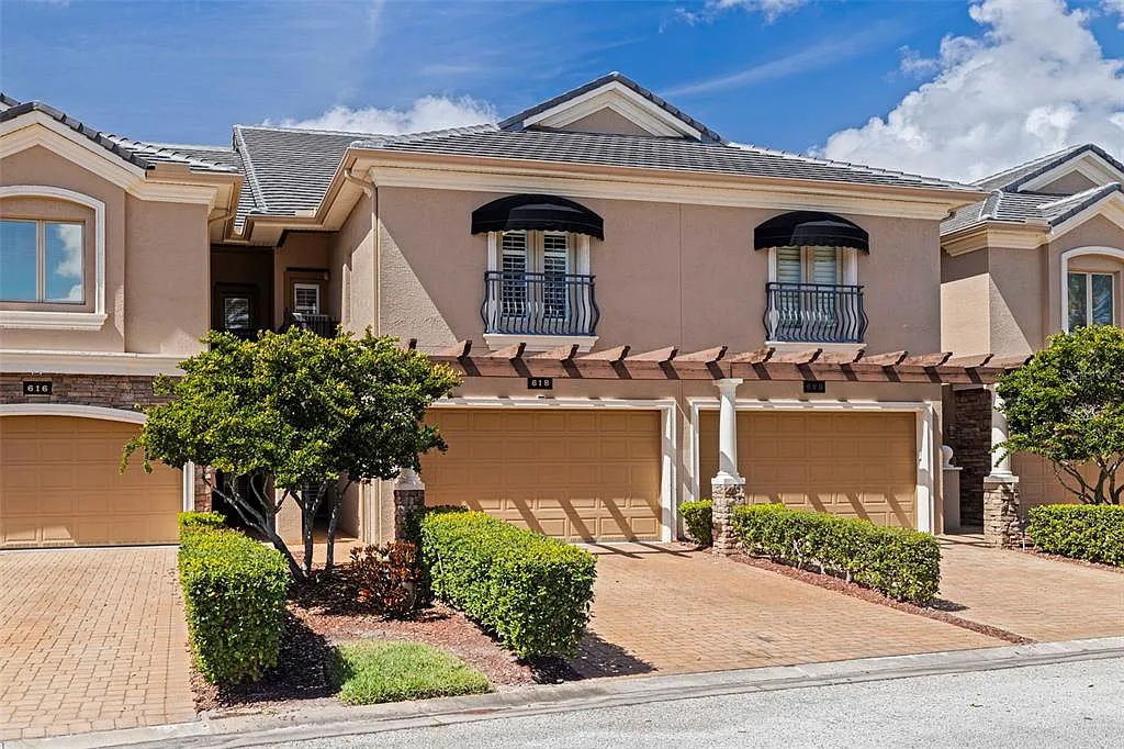 3 bed, 3.5 bath, 2942 sqft, $4,500 — Photo 1