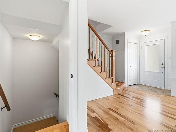 5th image of 22 Carlson St