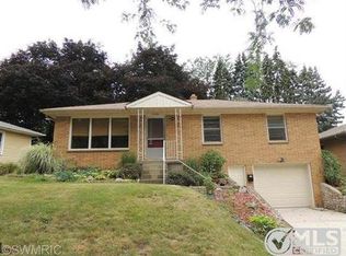 1055 Truxton Ave NE, Grand Rapids, MI