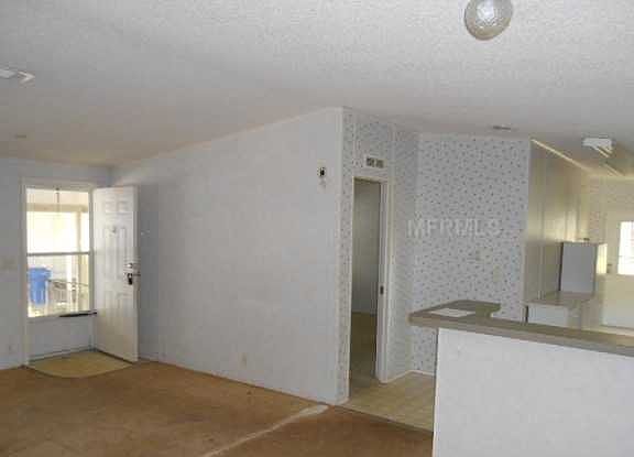 3rd image of 10527 Bay Hills Cir