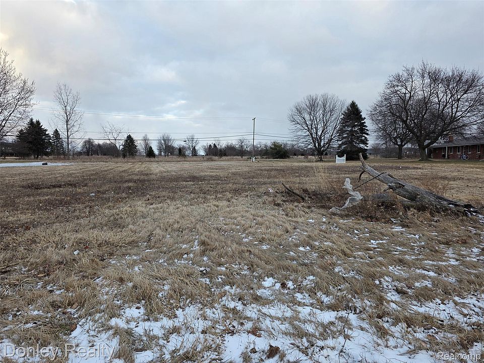 1st image of Golf Course Dr