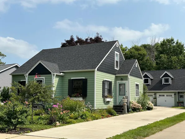 809 1st St W, Northfield, MN 55057