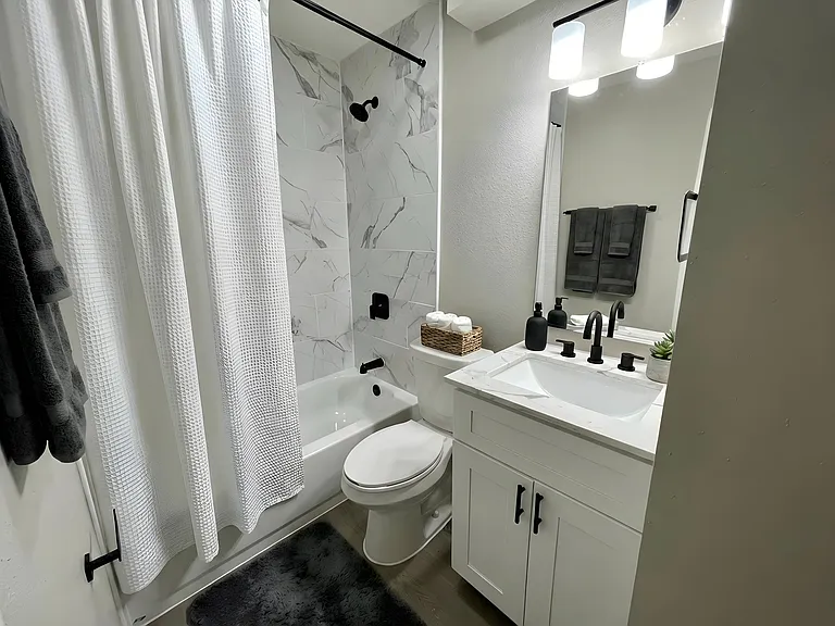 305 W 39th 1/2 St #1-205 — Photo 5