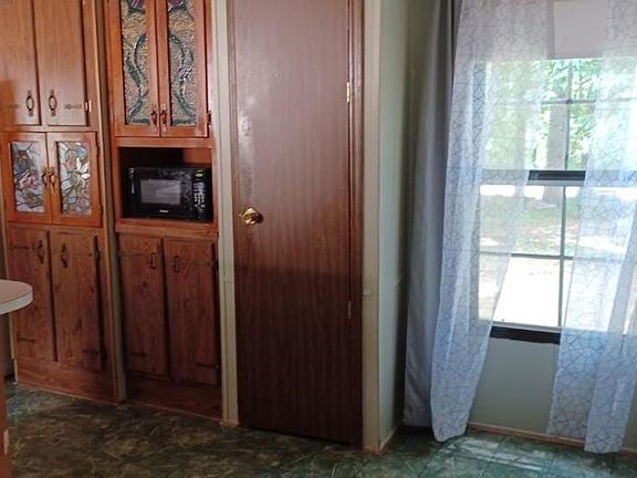5th image of 258 Brookwood Dr
