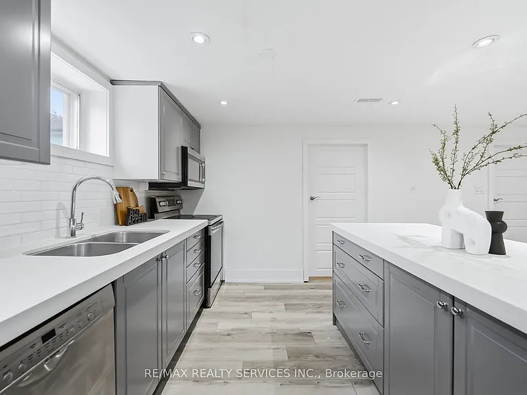 6 Bonnyview Dr #LOWER — Photo 15