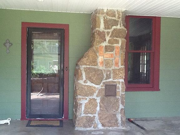 3rd image of 902 N Parkinson Ave