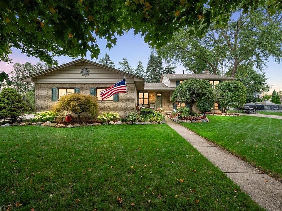 1st image of 35772 Hilton Dr