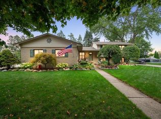 35772 Hilton Dr, Clinton Township, MI 48035