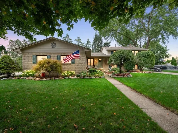 35772 Hilton Dr, Clinton Township, MI 48035